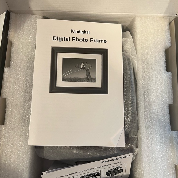 Pandigital pantouch 7’ digital photo frame - Picture 2 of 4